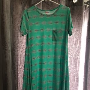 Lularoe Carly -arrows - slinky material